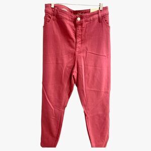 Universal Threads Pink Rose Plus Size Jeans. High Rise Skinny. Size 26W. NWT